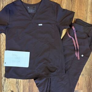 Figs espresso set. Top M Catarina one pocket top. Bottoms L skinny yola pant.